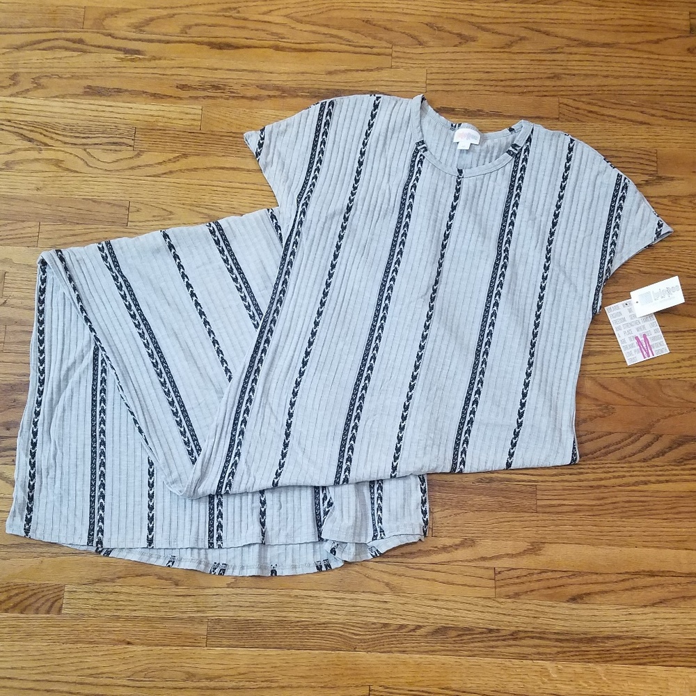 NWT Medium Lularoe First Gen Maria